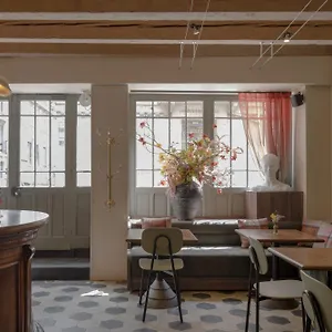 4* Hotell Academie